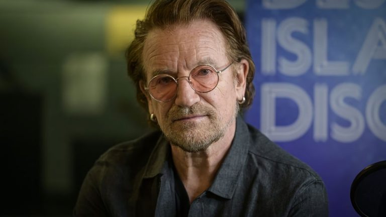 Porträtt av Bono, gäst på "Desert Island Discs" på BBC Radio 4 (foto: Amanda Benson, BBC)