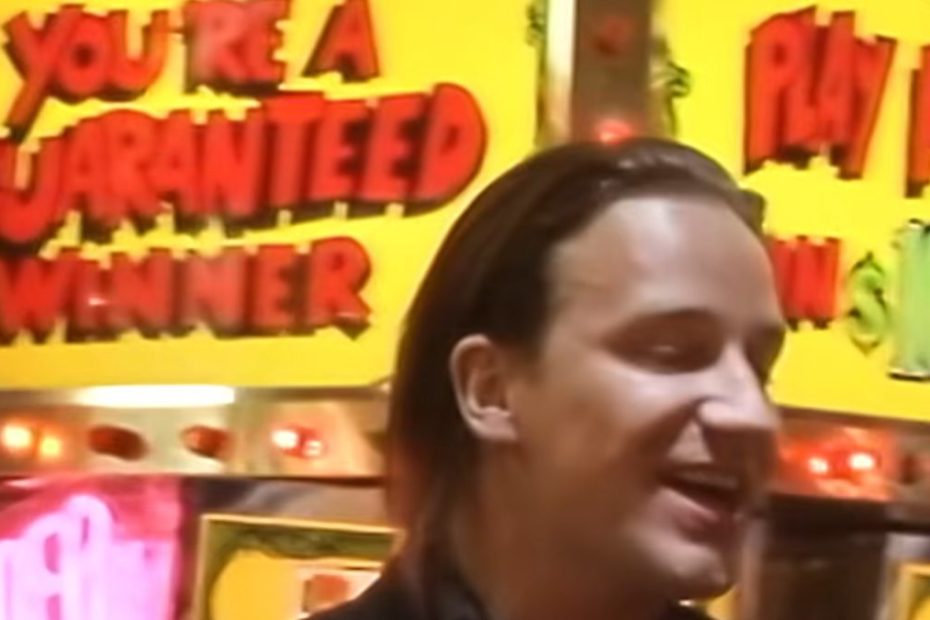 Bono i Las Vegas från musikvideon till "I Still Haven't Found What I'm ooking For" (1987).